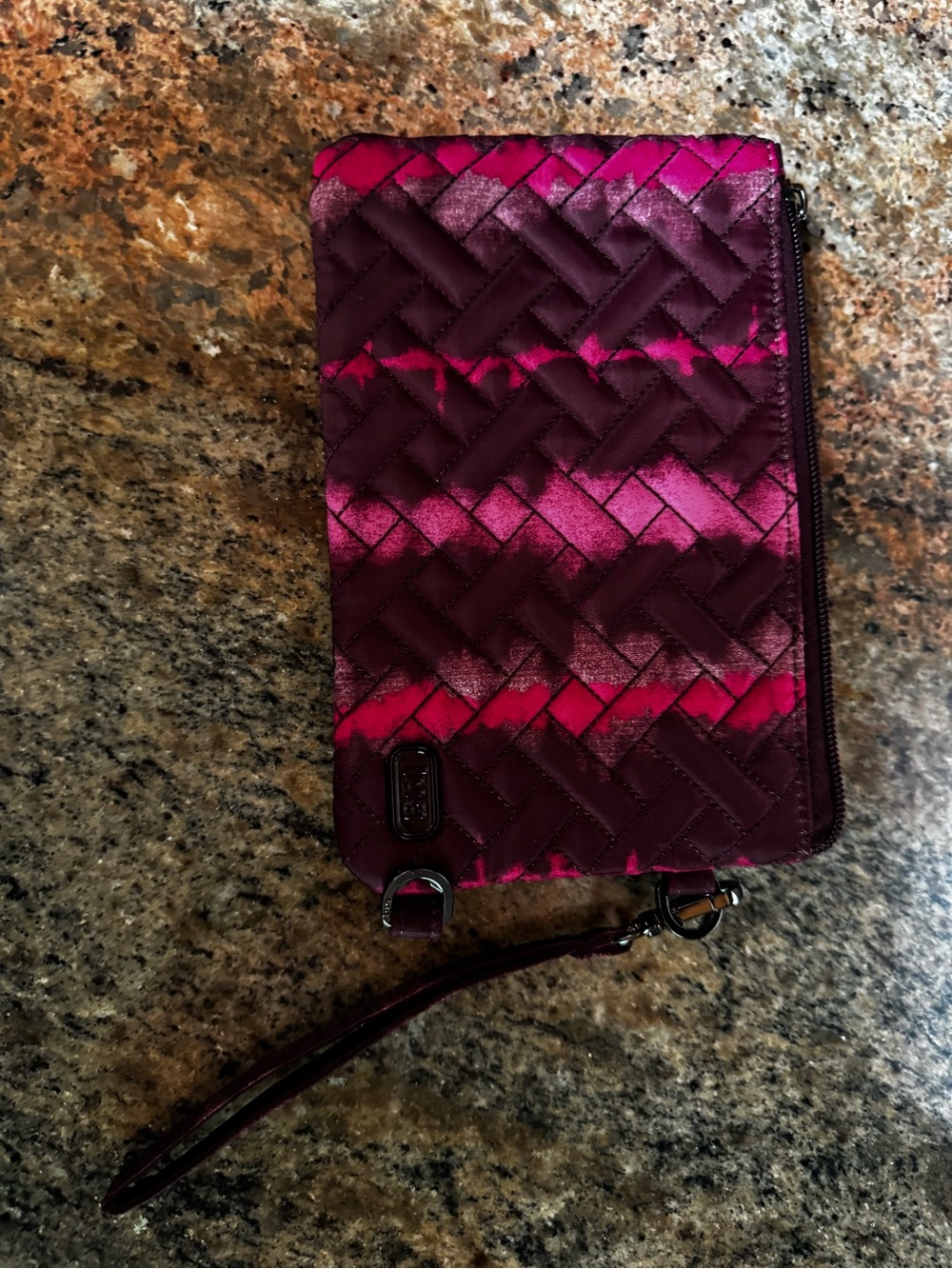 Lug Peekaboo Quilted Convertible
Wristlet Clutch Phone Pouch RFID
